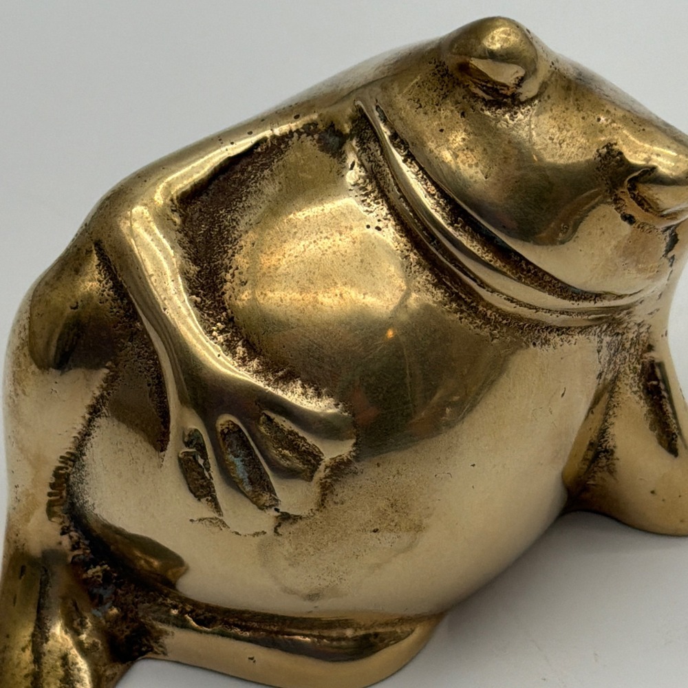 Vintage Solid Brass Frog Figurine Mid Century Modern Stylized Toad Paperweight - Picture 3 of 5